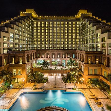 Formosan Naruwan Hotel Taitung Exterior photo The hotel at night
