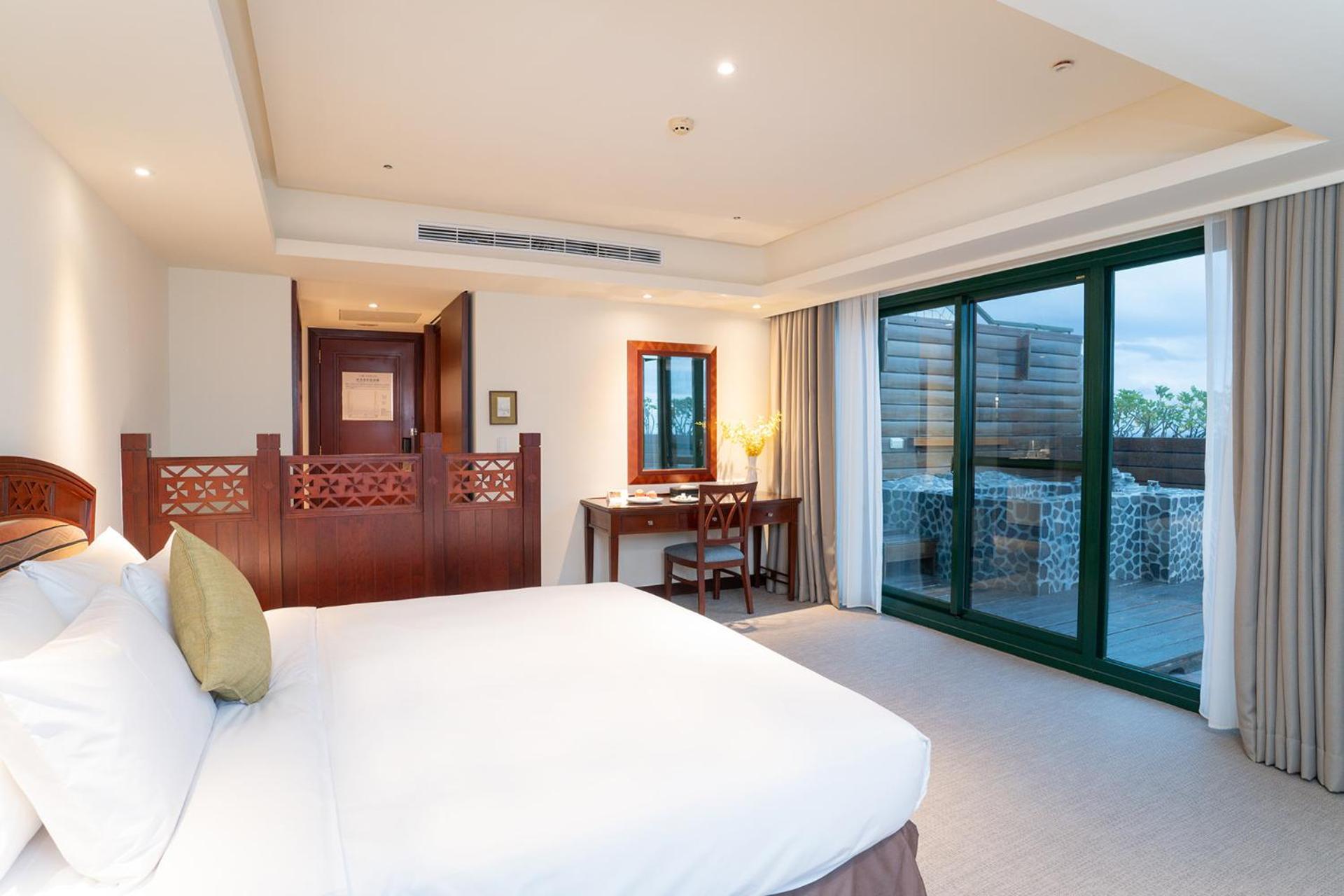 Formosan Naruwan Hotel Taitung Exterior photo A bedroom at the hotel