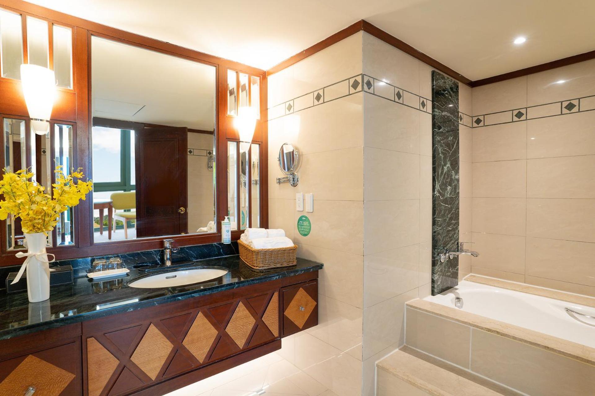 Formosan Naruwan Hotel Taitung Exterior photo Bathroom
