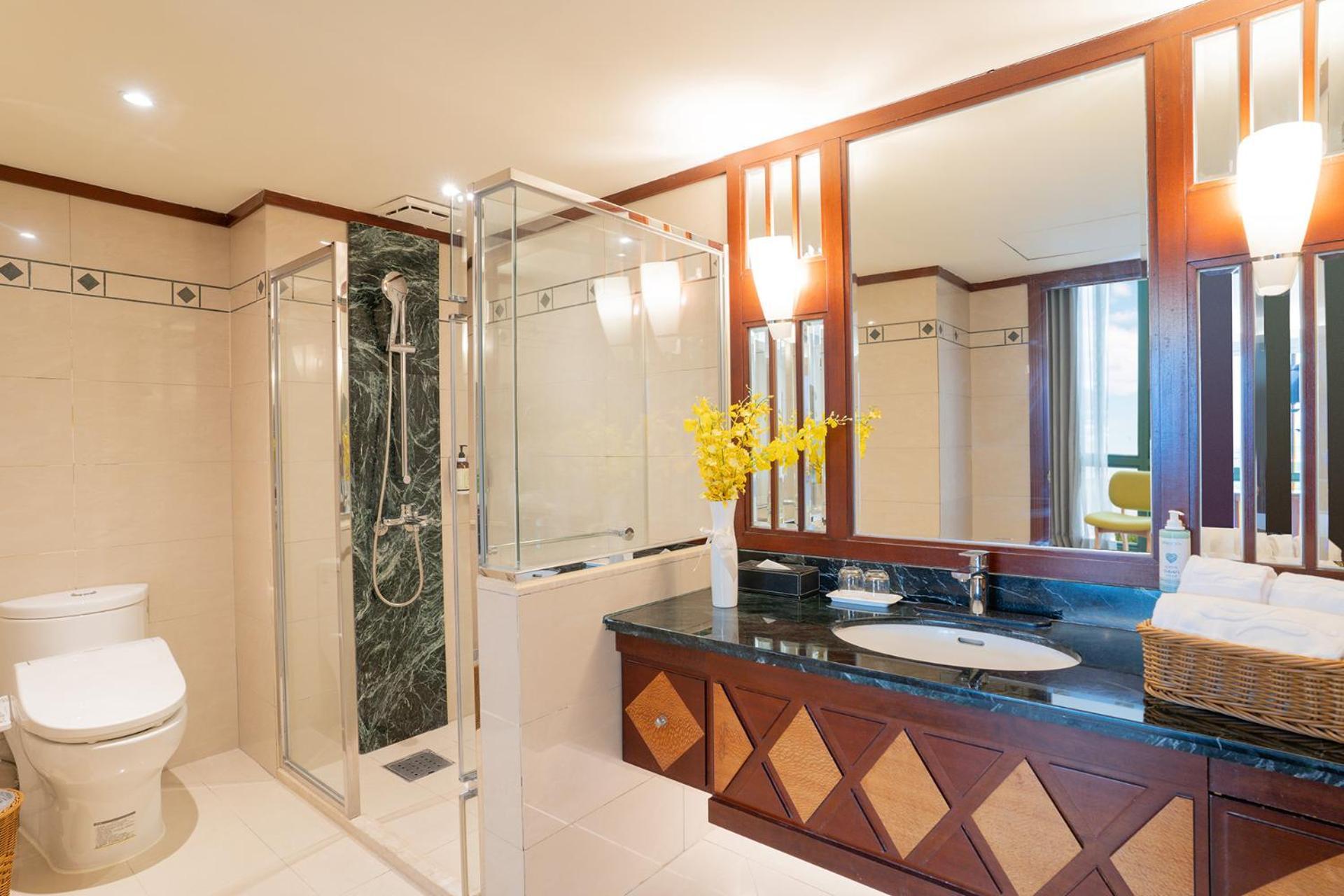 Formosan Naruwan Hotel Taitung Exterior photo A bathroom in a hotel