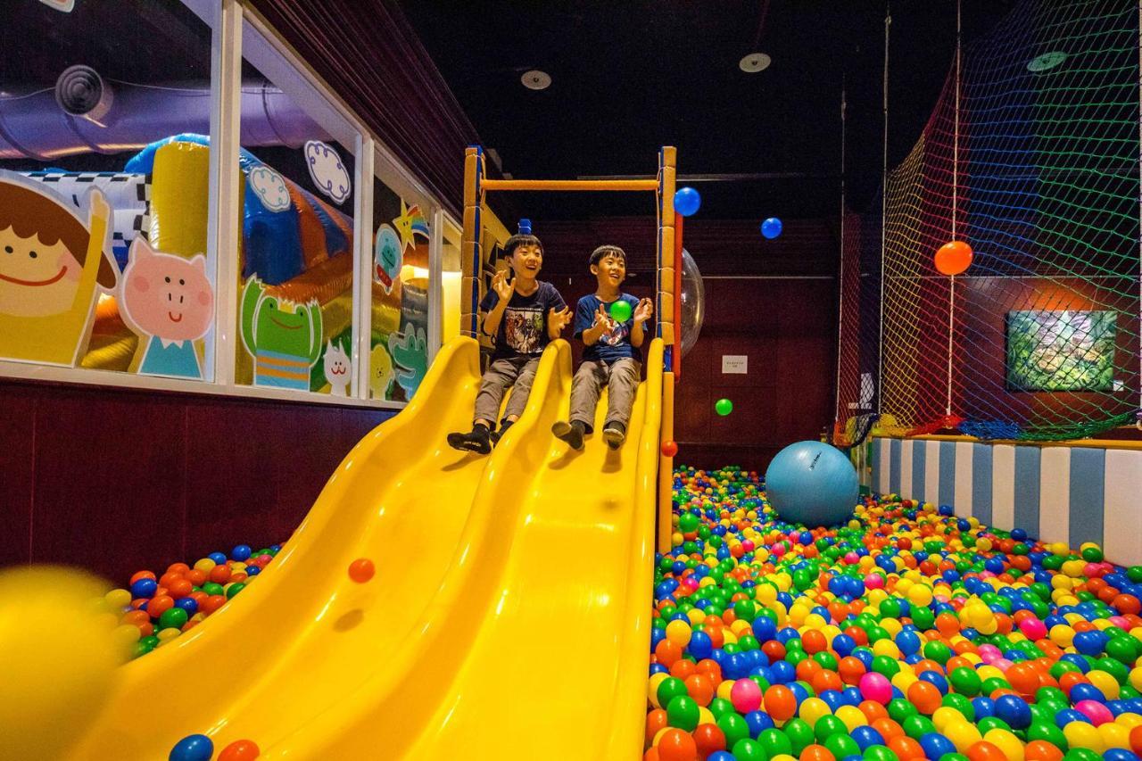 Formosan Naruwan Hotel Taitung Exterior photo Children playing in a ball pit